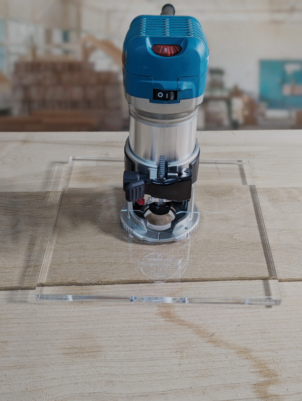 3/8″ Thick 9" square baseplate upgrade with bushing compatibility for Makita RT0701C fixed base - Image 3
