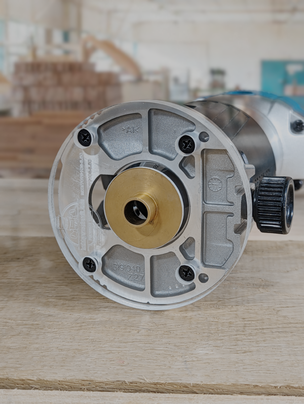 3/8″ Thick 3.5" circle baseplate upgrade with bushing compatibility for Makita RT0701C fixed base - Image 2
