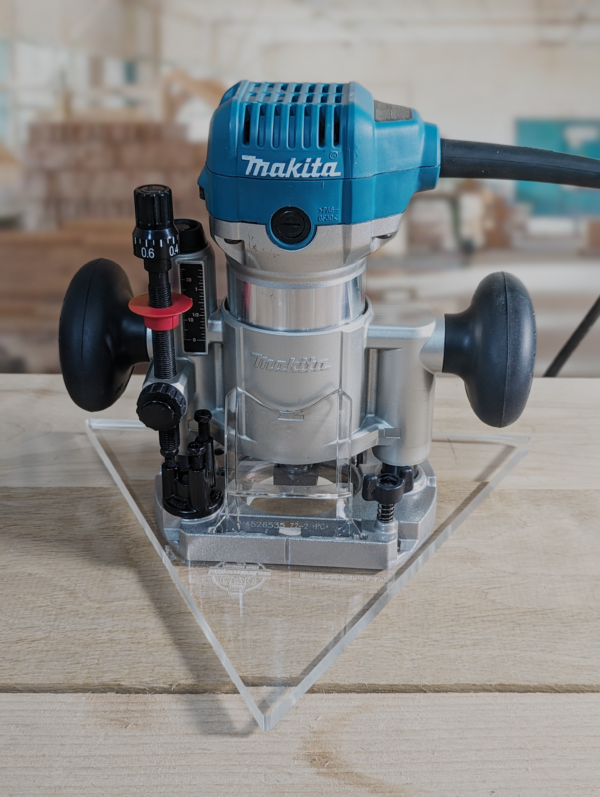 3/8″ Thick 10.4" triangle baseplate upgrade with a 2" opening for Makita 196094-2 plunge base - Image 3